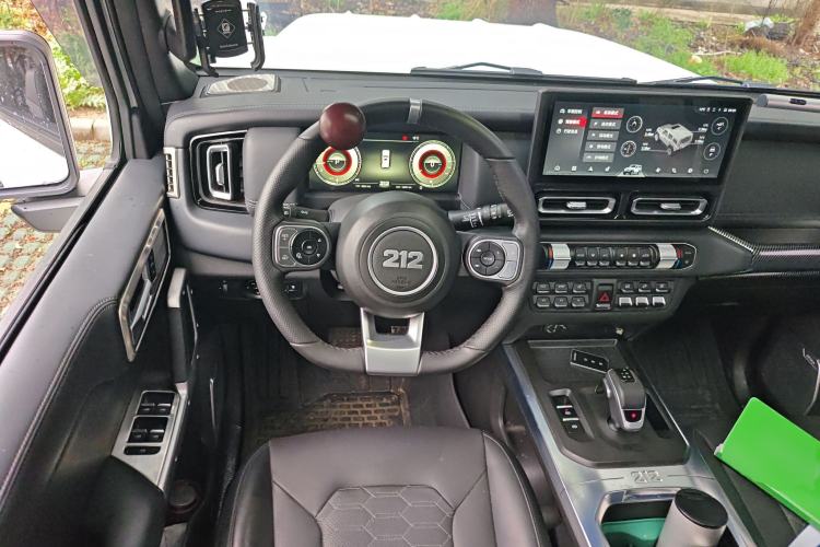 Used 212 T01 2024 2.0T Mechanic
