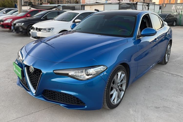 Used Alfa Romeo Giulia 2017 2.0T 200HP Luxury Edition

