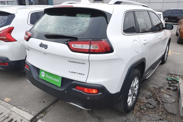 Used  Cherokee 2017 2.0L Superior Edition
