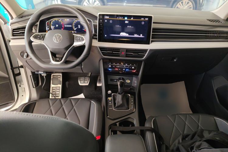 Used Volkswagen Tiguan L 2024 Outstanding Model 330TSI Automatic Two-Wheel Drive R-Line Dragon Glory Edition
