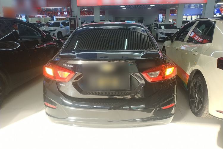 Used Chevrolet Cruze 2018 320 Automatic Pioneer Sunroof Edition
