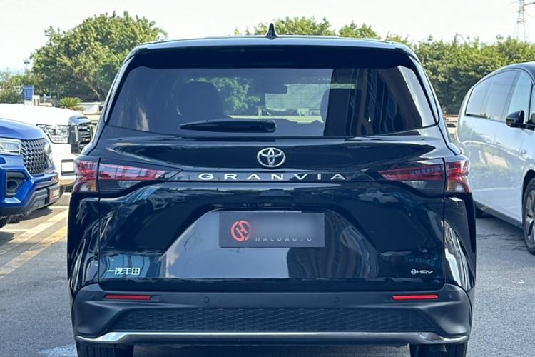Used Toyota Granvia 2024 2.5L Hybrid Comfort Edition
