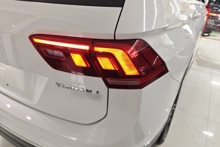 Used Volkswagen Tiguan L 2019 330TSI Automatic Two-Wheel Drive Smart Luxury Version China V Emission Standard
