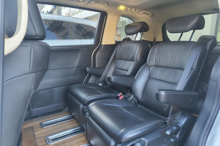 Used Honda Elysion 2016 2.4L Style Edition
