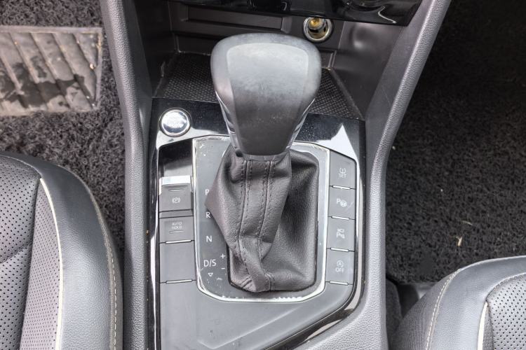 Used Volkswagen Tiguan L 2021 330TSI Automatic Two-Wheel Drive R-Line Flagship Edition
