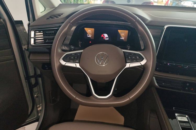 Used Volkswagen Viloran 2024 330TSI Luxury Edition
