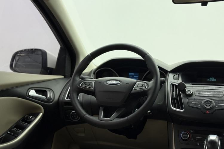 Used Ford Focus 2015 Hatchback 1.6L Automatic Fashion Edition