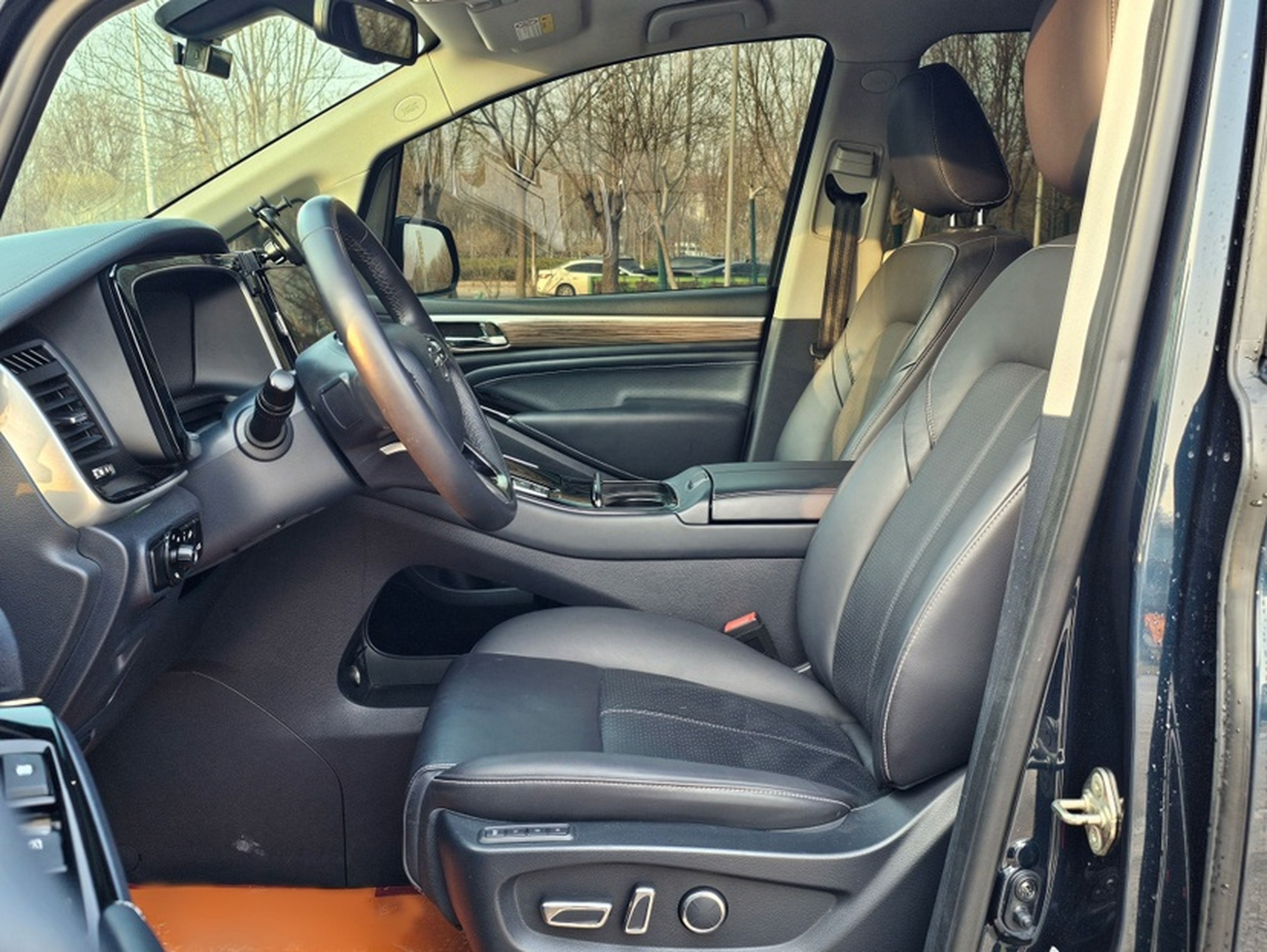 Переднее сиденье в автомобиле