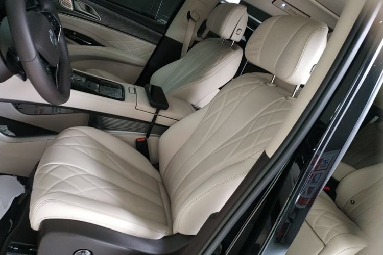 Used Denza D9 2025 DM-i Intelligent Drive 1020 Four-Wheel Drive Prestige Model
