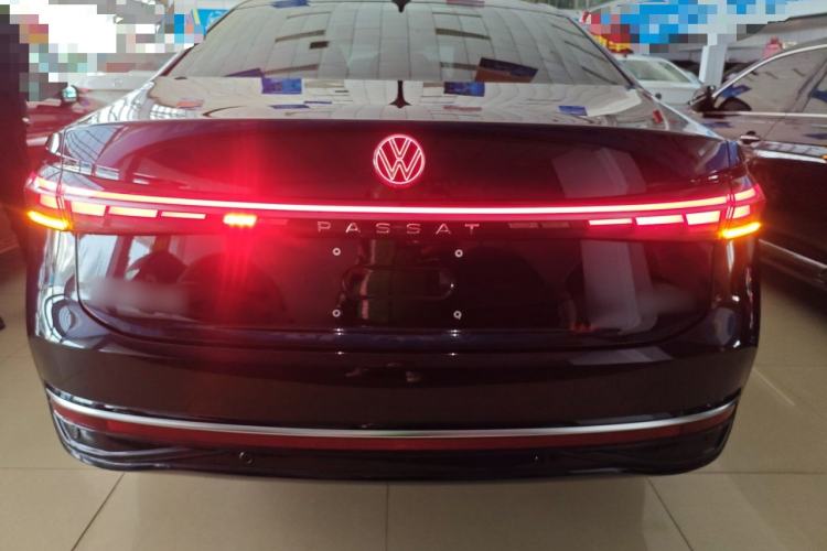 Used Volkswagen Passat 2025 Pro 380TSI Dragon Glory Edition
