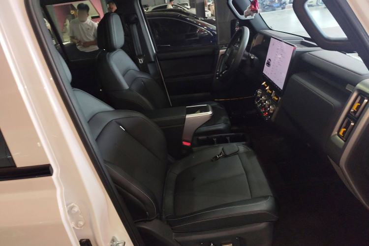 Used  V23 2025 401 Two-Wheel Drive Advanced Edition
