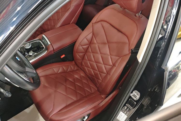 Used BMW X5 2023 xDrive 30Li Luxury M Sport Package
