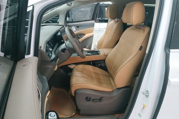 Used Denza D9 2022 DM-i 970 Four-Wheel Drive Prestige Model
