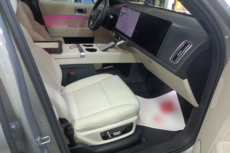 Used Li Auto L8 2024 Ultra Model
