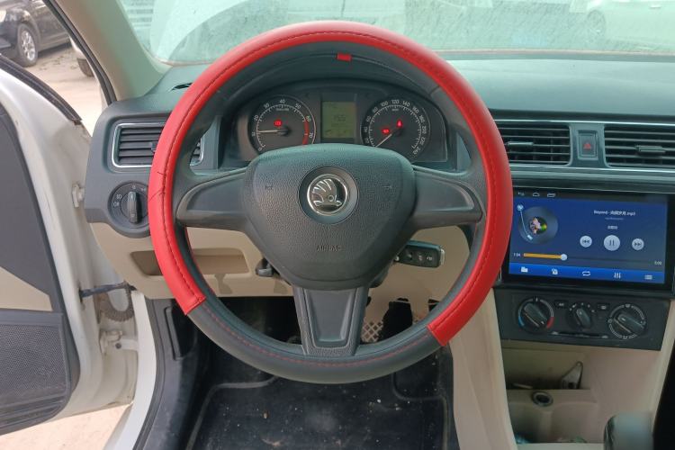 Used Skoda Rapid 2015 1.4L Manual Smart Selection Model
