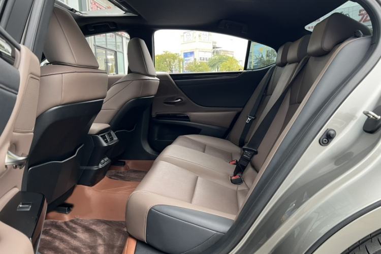 Used Lexus ES 2022 200 Excellence Edition
