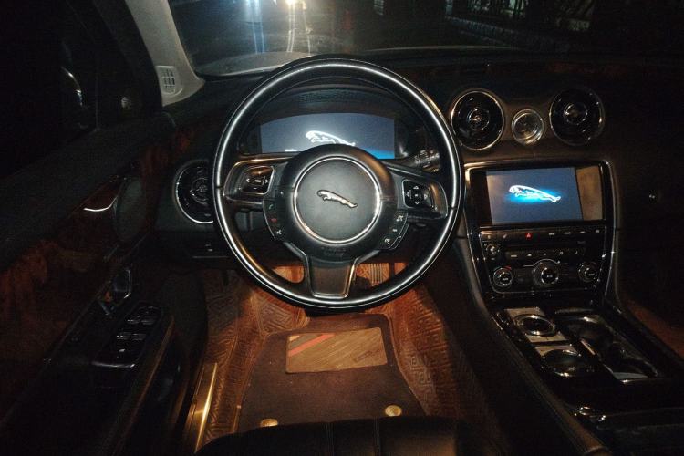 Used Jaguar XJ 2014 XJL 3.0 SC Two-Wheel-Drive Panoramic Business Edition