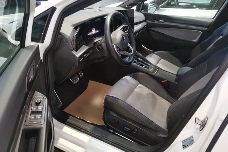 Used Volkswagen Golf 2025 300TSI R-Line
