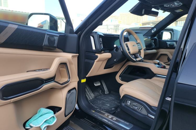 Used  Leopard 8 2025 Smart & Brave Flagship Edition 6 Seats
