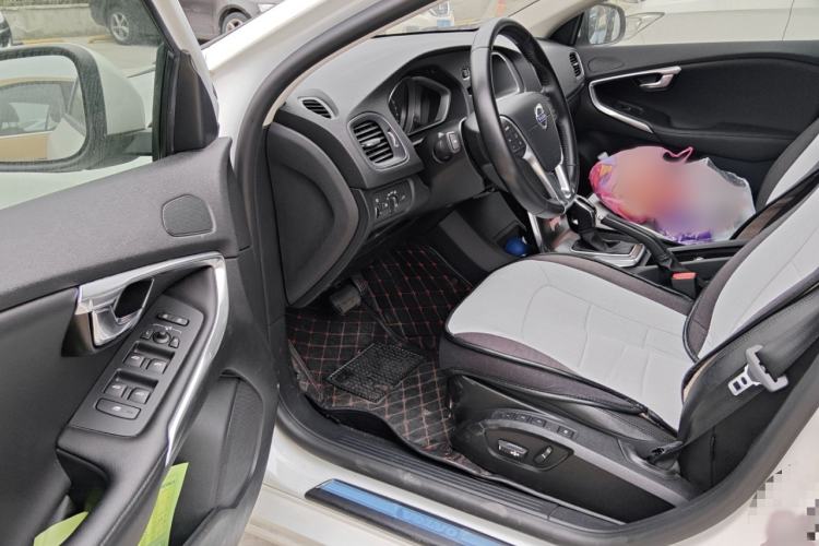 Used Volvo V40 2016 T3 Zhiyi Edition