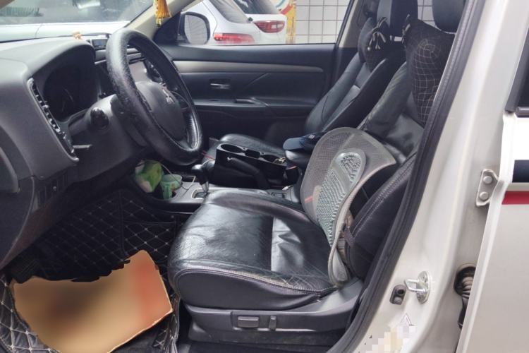 Used Mitsubishi Outlander (Import) 2013 2.4L Four-Wheel Drive Luxury Navigation Version 7 Seats