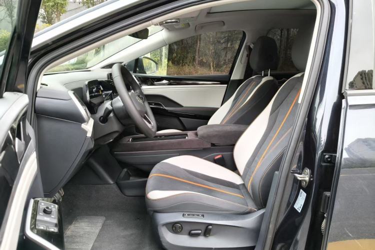 Used Volkswagen ID.6 CROZZ 2022 Long-Range PRO Edition
