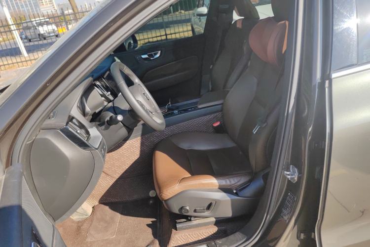 Used Volvo XC60 2022 B5 4x4 Zhiyi Luxury Edition
