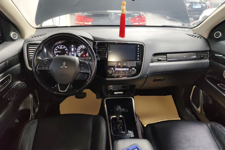 Used Mitsubishi Outlander 2019 2.0L Two-Wheel Drive Comfort Edition 5 Seats China VI Standard
