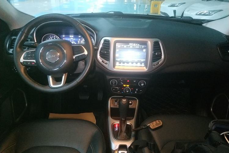 Used  Compass 2017 200T Automatic Family Edition
