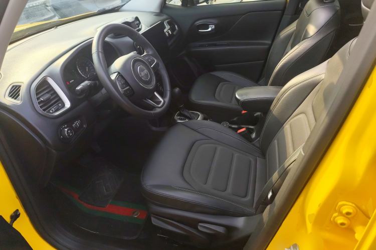 Used  Renegade 2019 220T Automatic Elite Edition
