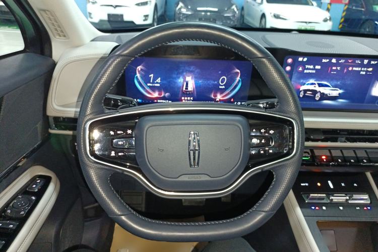 Used Lincoln Corsair 2023 2.0T Two-Wheel-Drive Luxury Edition
