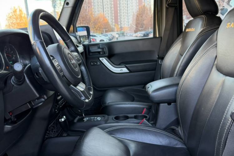 Used  Wrangler 2014 3.0L Sahara Four-Door Edition