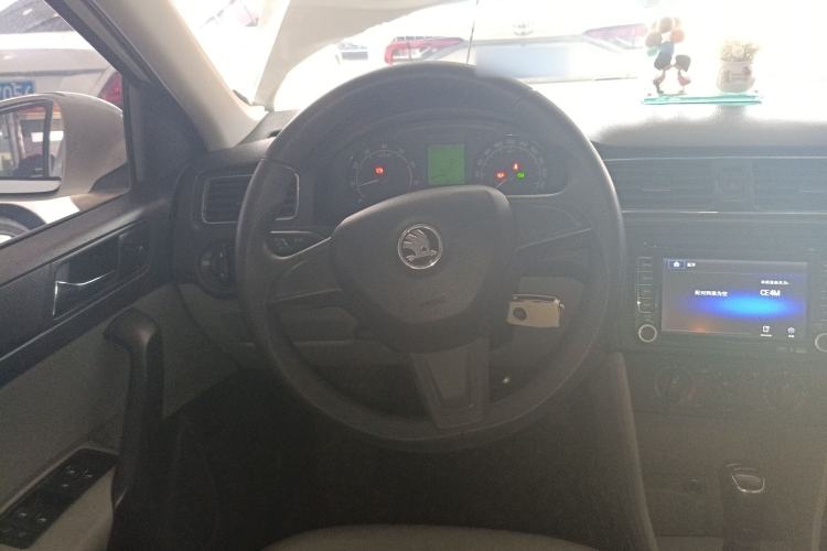 Used Skoda Rapid 2015 1.6L Automatic Smart Selection Model