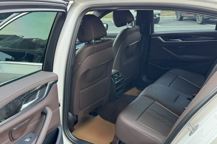 Used BMW 5 Series 2022 Second Facelift 525Li M Sport Package
