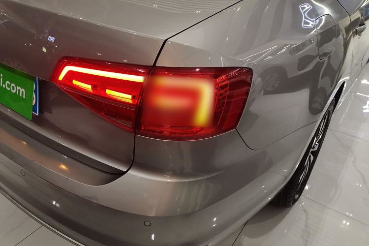 Used Volkswagen Sagitar 2017 230TSI Automatic Comfort Version
