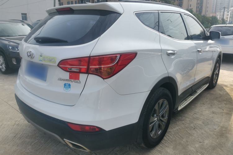 Used Hyundai Santa Fe 2015 2.4L Automatic Two-Wheel Drive Smart Version 5 Seats
