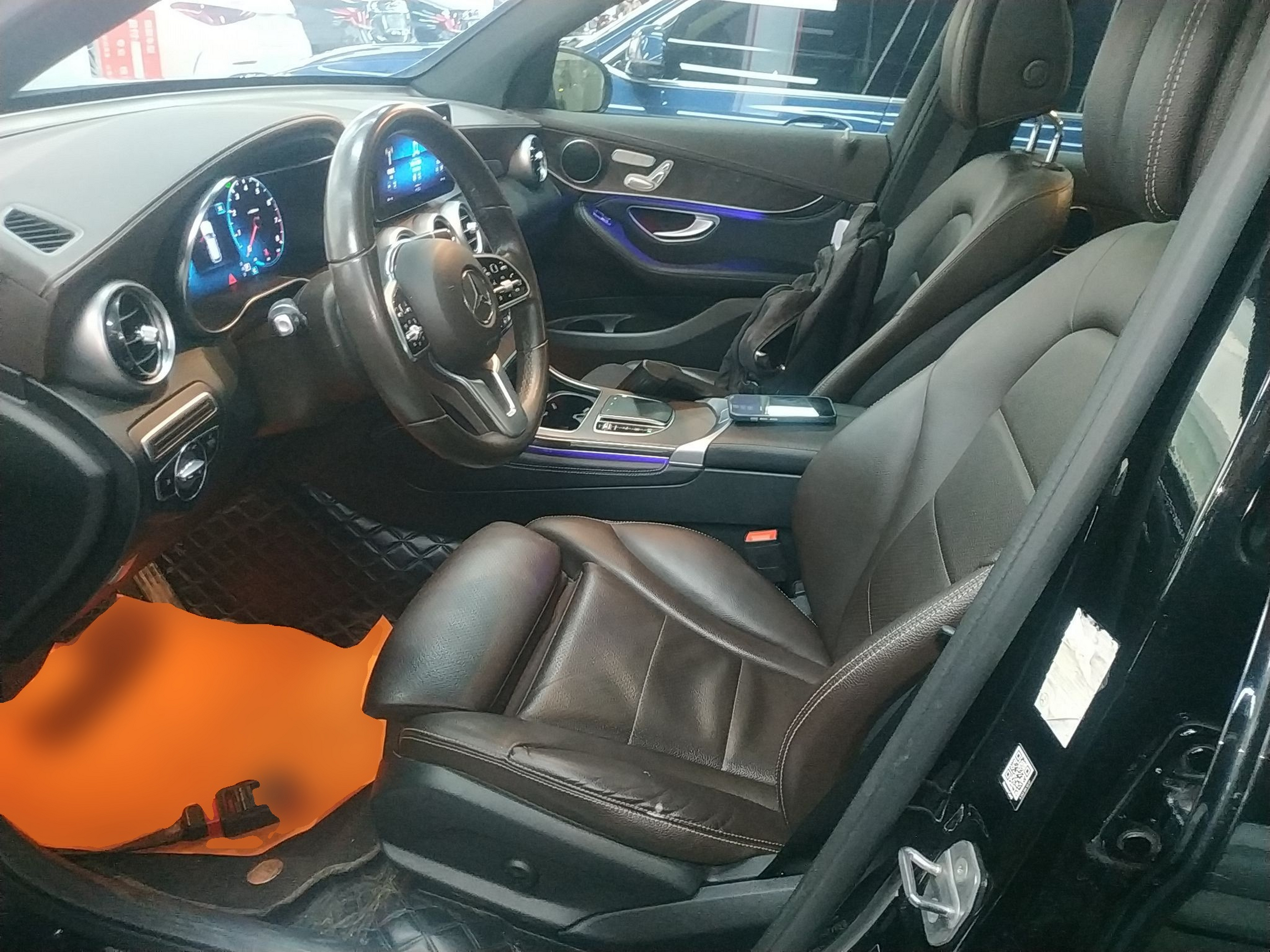 Переднее сиденье в автомобиле