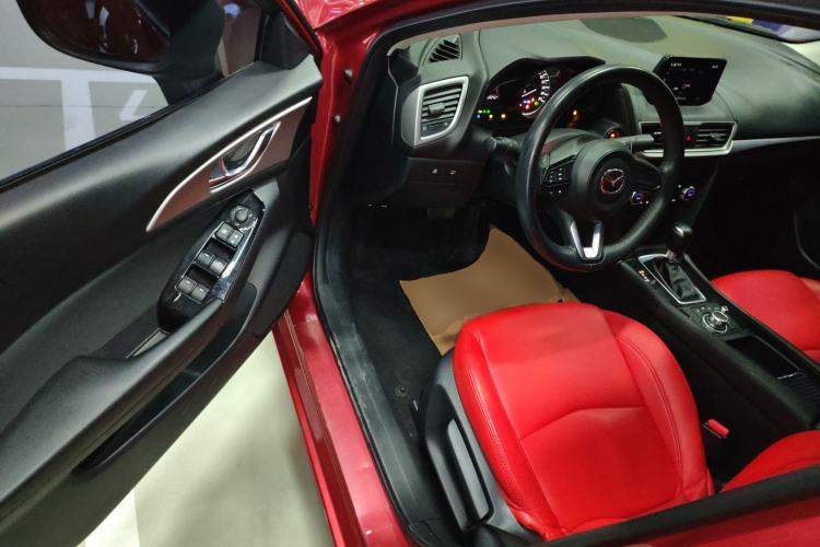 Used Mazda Mazda 3 Axela 2017 Sedan 1.5L Automatic Luxury Model China VI Standard
