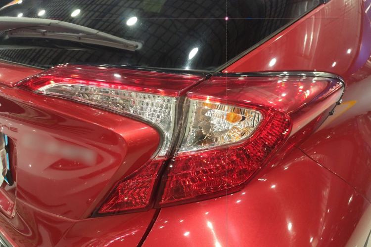 Used Toyota C-HR 2018 2.0L CoolRun Leading Edition with Sunroof China VI Standard
