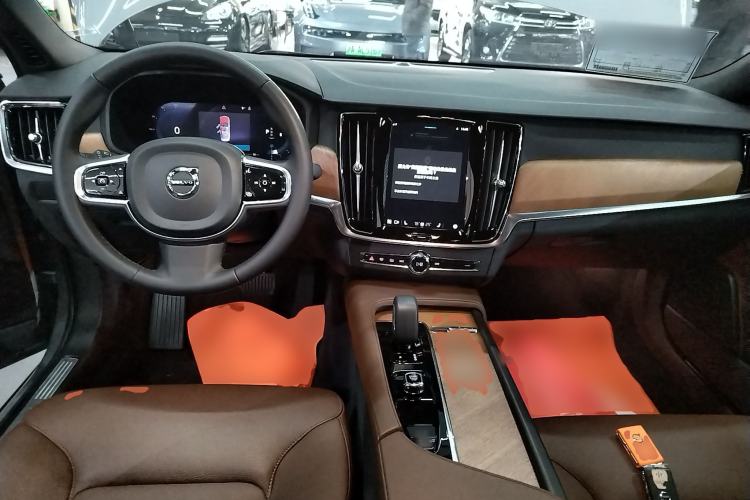 Used Volvo S90 2024 B5 Zhiyi Luxury Edition
