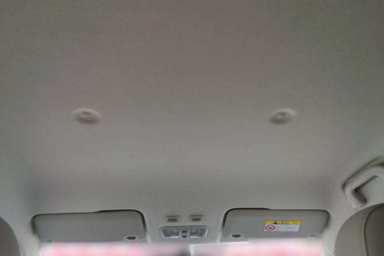 Used ORA White Cat 2022 Xiaoyue Mao Edition 360 km Luxury Model Lithium NMC