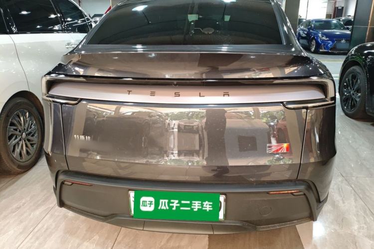 Used Tesla Model Y 2025 Long-Range All-Wheel-Drive Version
