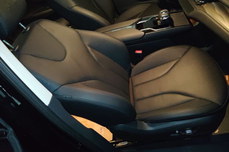 Used Hongqi E-QM5 2022 431 km Charge & Enjoy Edition