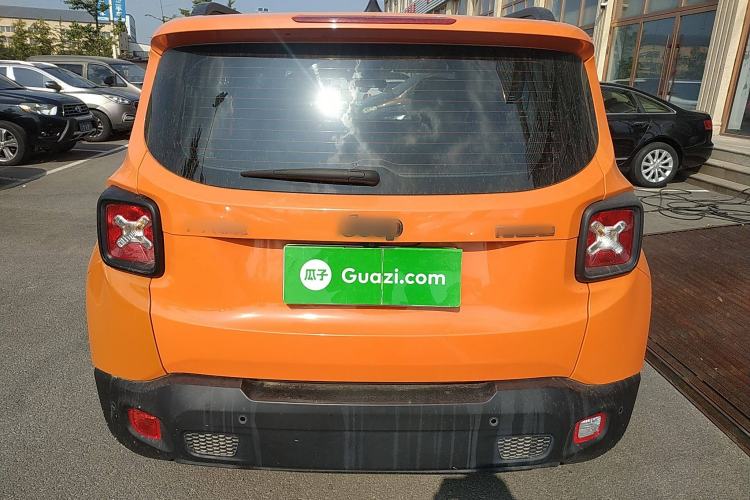 Used  Renegade 2019 220T Automatic Leading Edition
