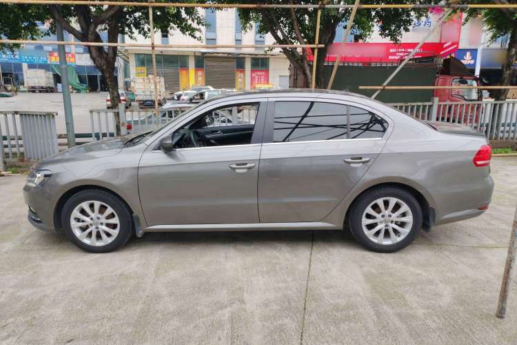 Used Volkswagen Lavida 2015 1.6L Automatic Comfort Edition
