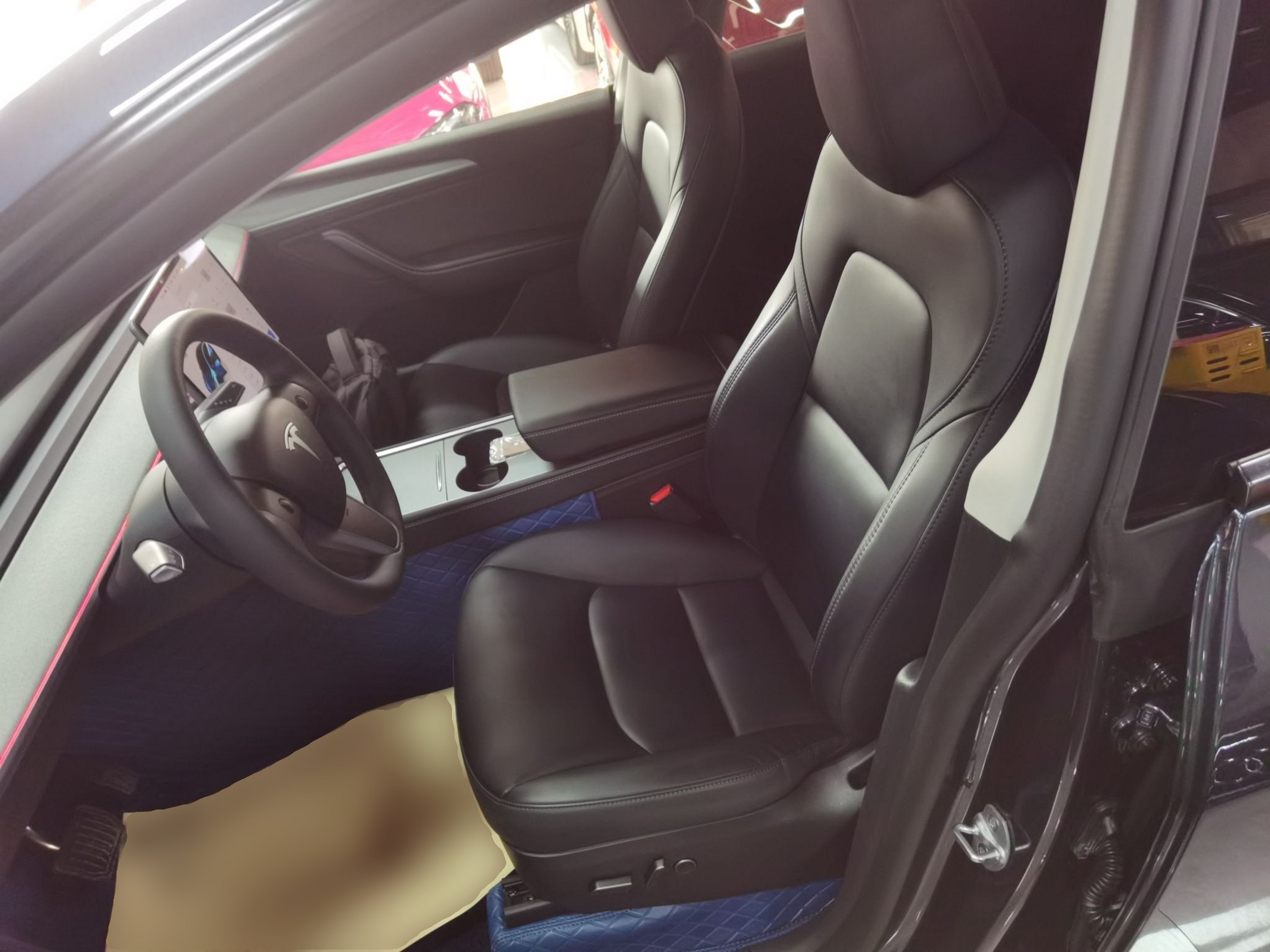 Переднее сиденье в автомобиле