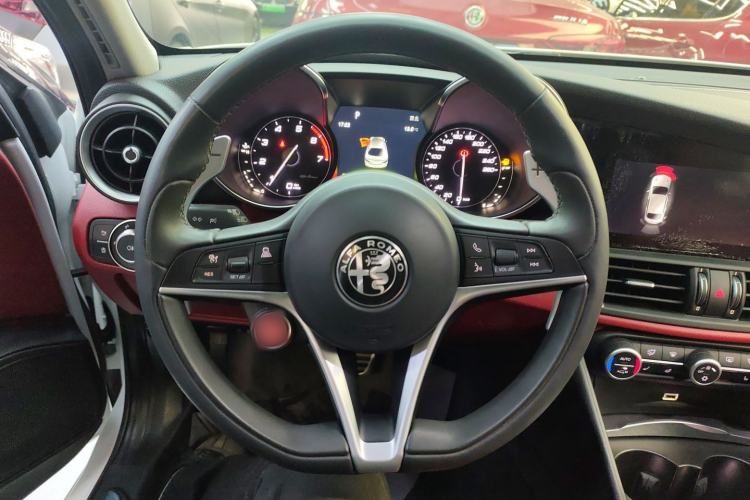 Used Alfa Romeo Giulia 2017 2.0T 280HP Luxury Sport Edition
