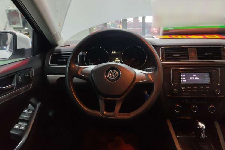Used Volkswagen Sagitar 2018 1.6L Automatic Fashion Model