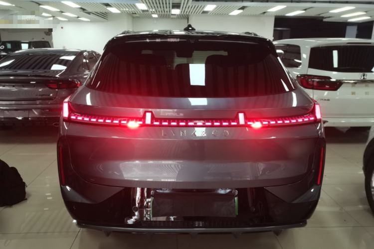 Used Lynk & Co 08 EM-P 2025 220 km All-Wheel-Drive Performance Halo
