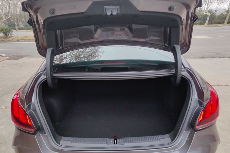 Used MG 5 2022 180 DVVT CVT Youth Style Edition
